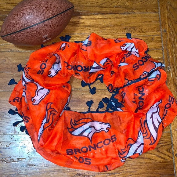 NFL Accessories - ⭐️NWT🏈NFL Denver BRONCOS Infinity Scarf with Fringe🐴